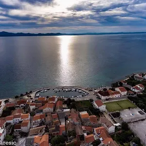 kresimirova-apartment.hotelinzadar.com/