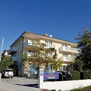 apartmani-trogir.splithotels.org/